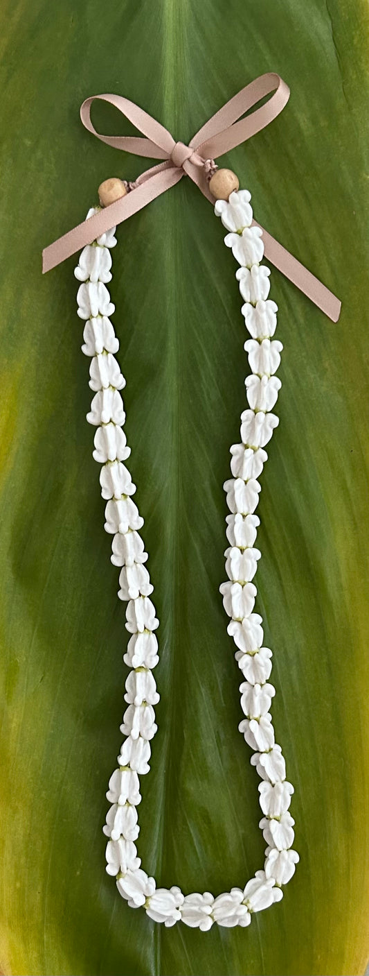 Pāpale White Crown Flower Lei