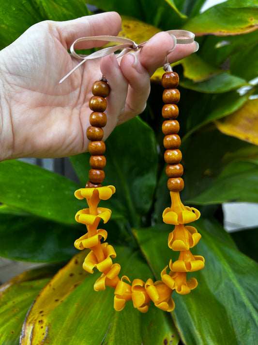 Puakenikeni Rear Mirror Lei
